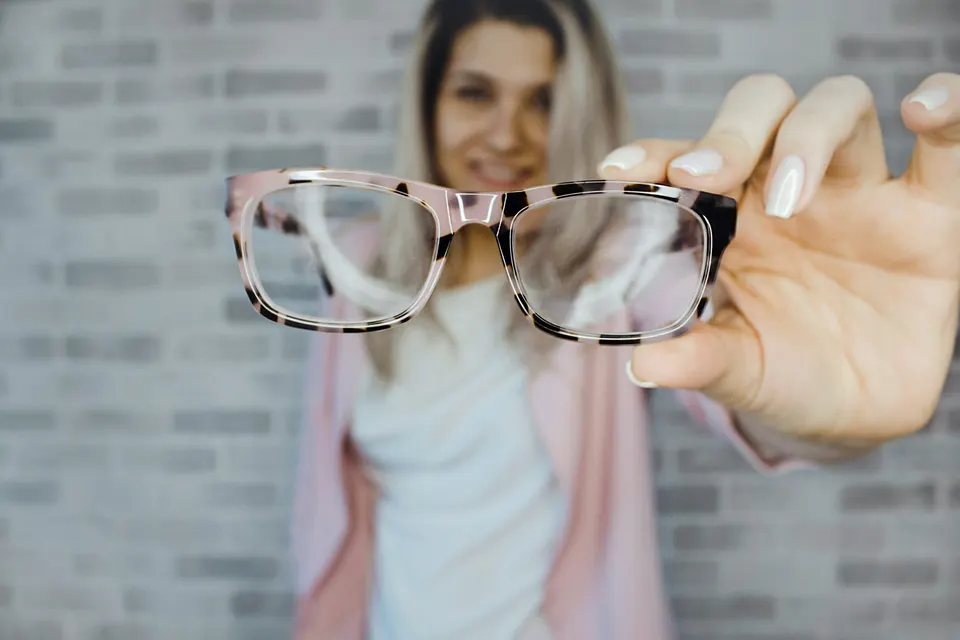 Dioptriás szemüveg vékonyított lencsével a Dream Optikától – 1. kép