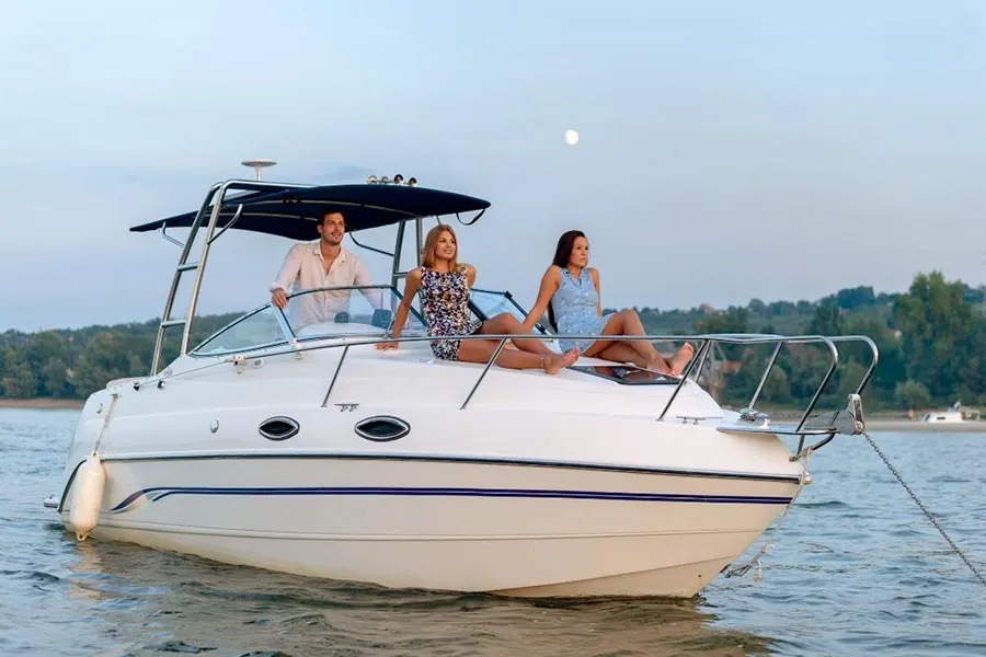 hello varázs happy day boat naplemente prosecco lányok