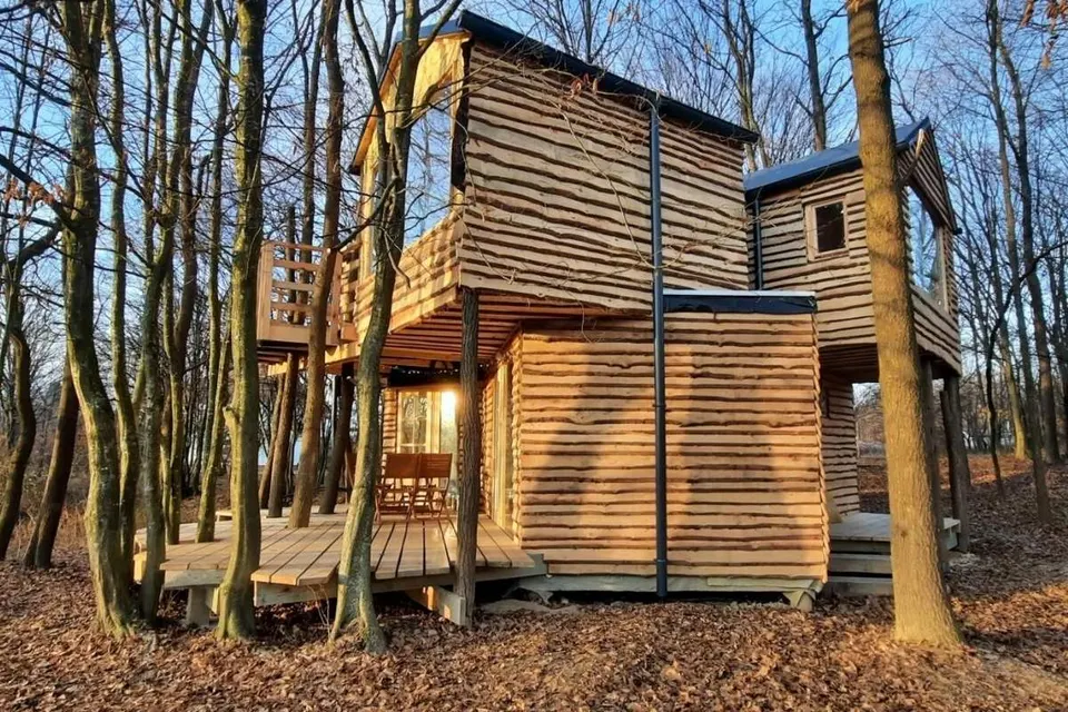 Kettesben a Kerca BioFarmon az El Parador lombházban – 1. kép