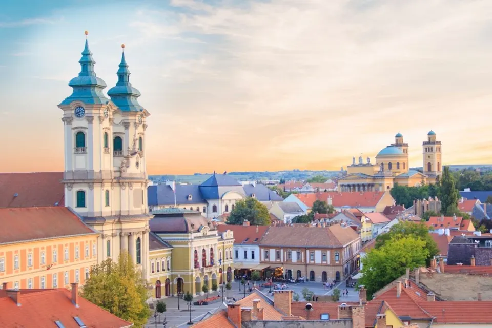 3 nap 2 éjszaka Egerben, svédasztalos -pezsgős reggelivel a Lux apartmanban – 1. kép