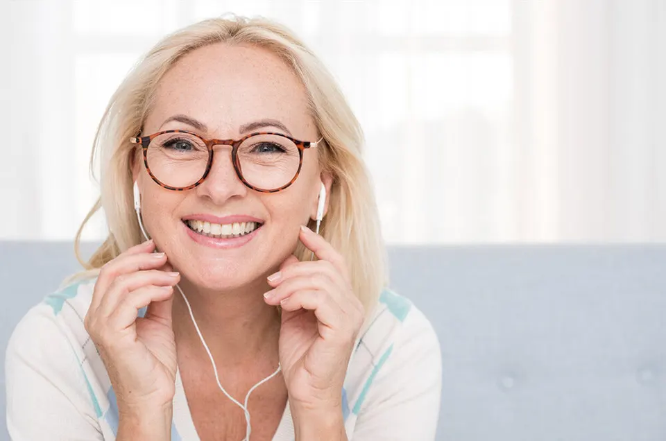 PRÉMIUM multifokális szemüveg vékonyított HOYA lencsével – 1. kép