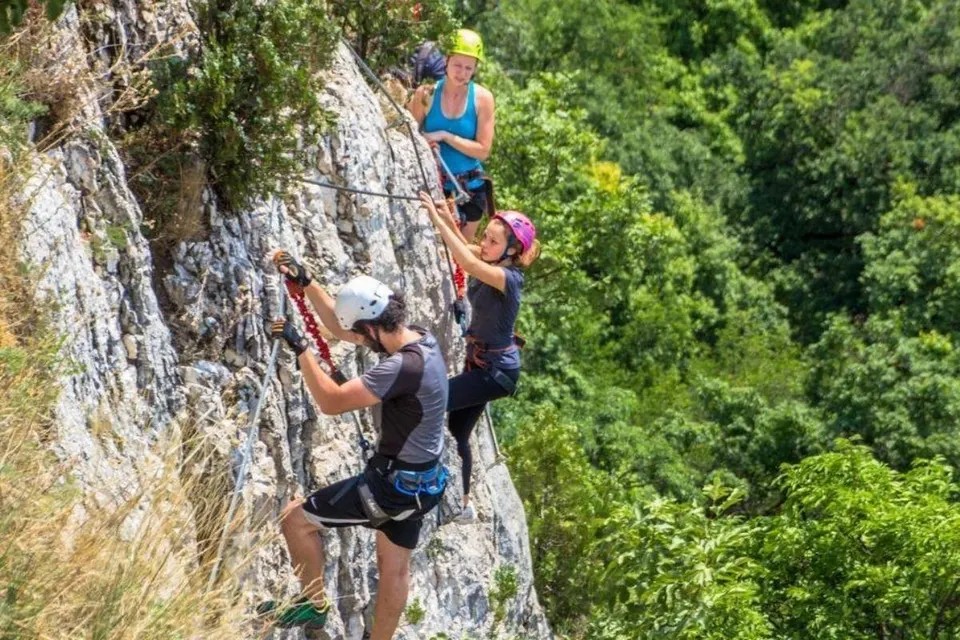 Garantáltan függő leszel! Via ferrata sziklamászás akár 4 fő részére – 1. kép