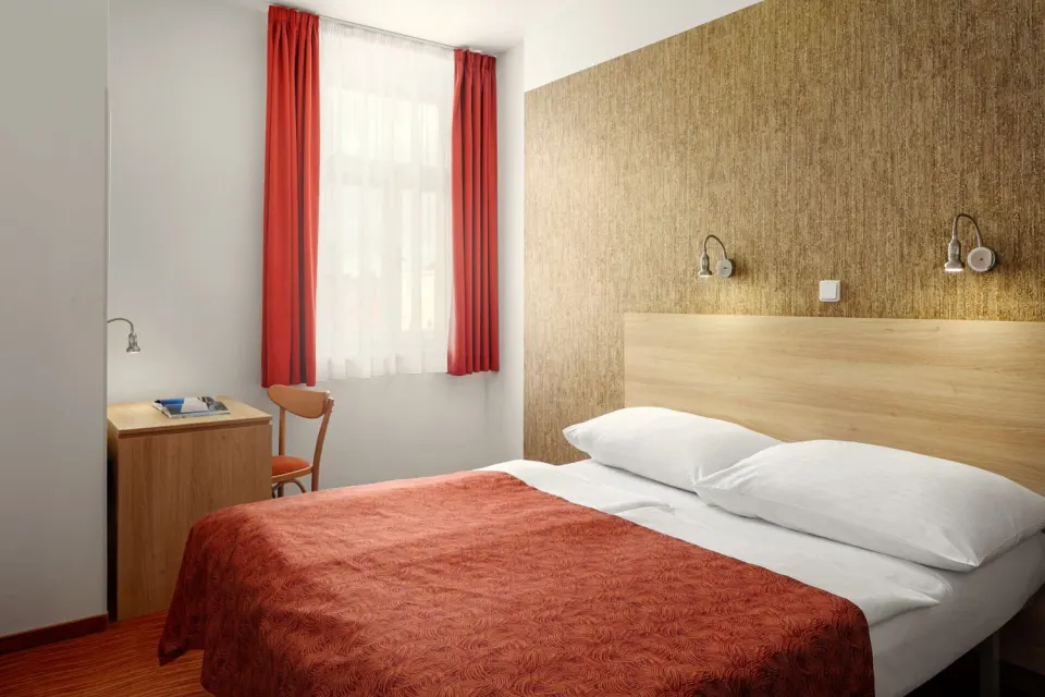 hotel-embiance-praga-cseh-hello-kedvezemeny-szoba-piros