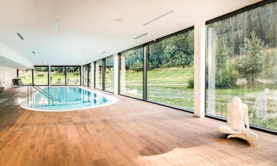 golf-resort-cihelny​-csehorszag-pihenes-medence